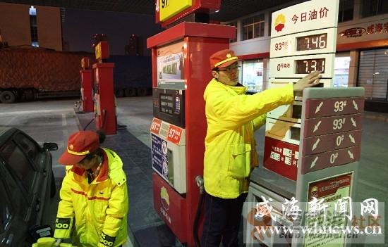 油价上涨加满多花14.5元，停止成品油出口行不行？
8月28日国内成品油零售价再