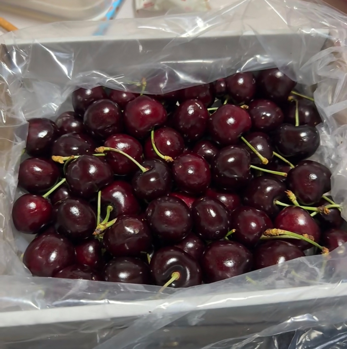 但是今年的车厘子确实不太好吃，感觉有点酸酸的，没有甜味