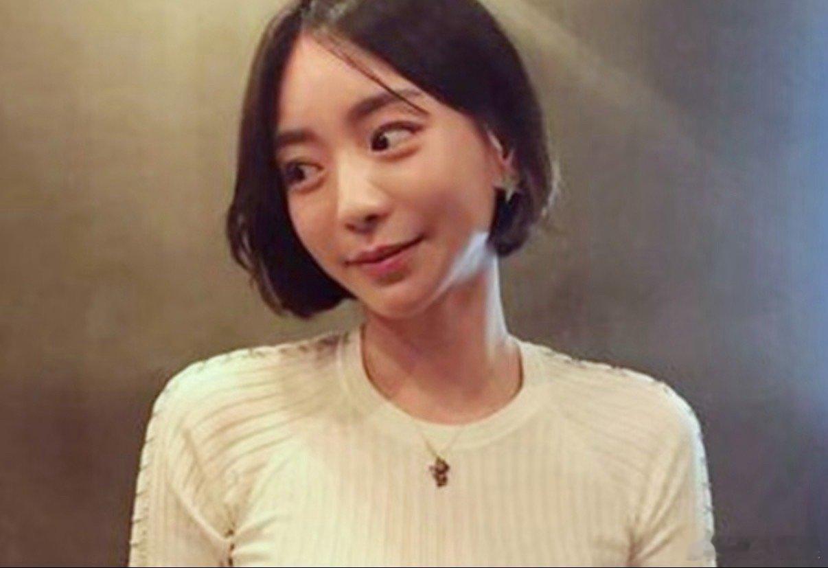 黄荷娜曾和朴有天吸毒被拘留朴有天黄荷娜真是一手好牌打稀烂，有啥想不开的非得寻求刺