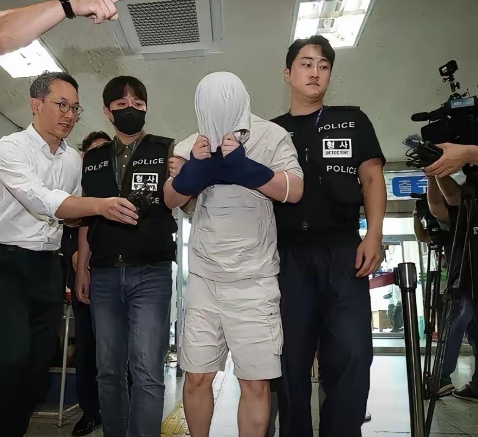 韩遇害女生文文国内的男朋友，刚刚发了一份澄清说明，很意外的是，文文男朋友也和这个