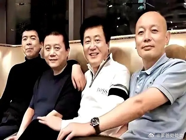 王朔说：“外人总喜欢编排我和冯小刚的恩怨，说得像是血海深仇似的。其实并不是这样。