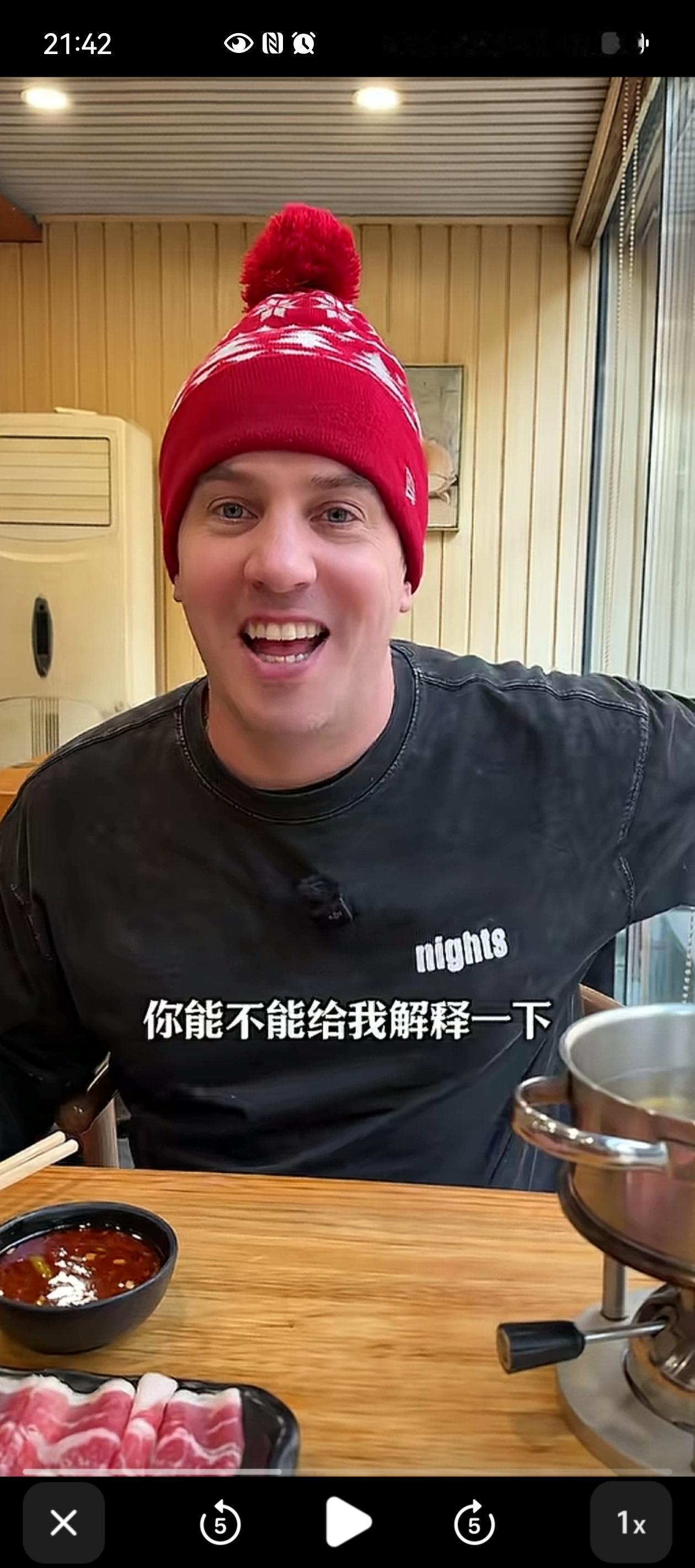 中文博大精深

谁能给我解释一下子？穿衣服，穿裤子，穿袜子，穿毛衣…换成帽子就变