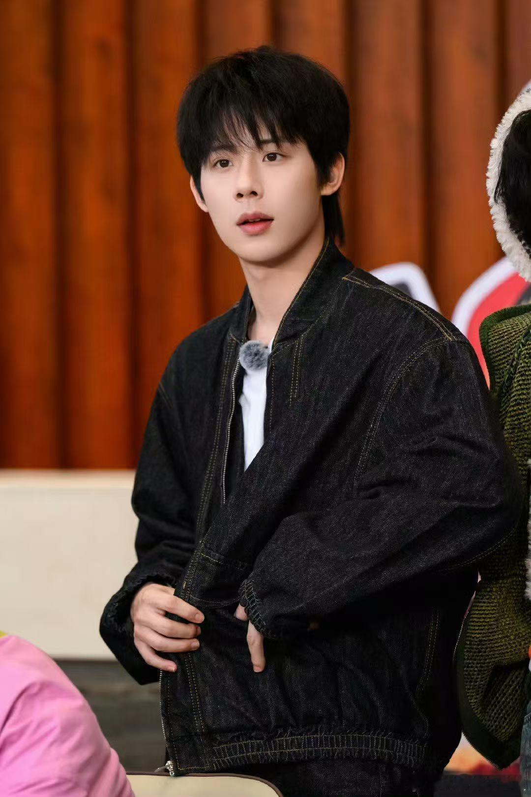 周奇说过了十五分钟就不想吃了周五晚高疯 食欲真的很任性，十五分钟一过，一口都不想