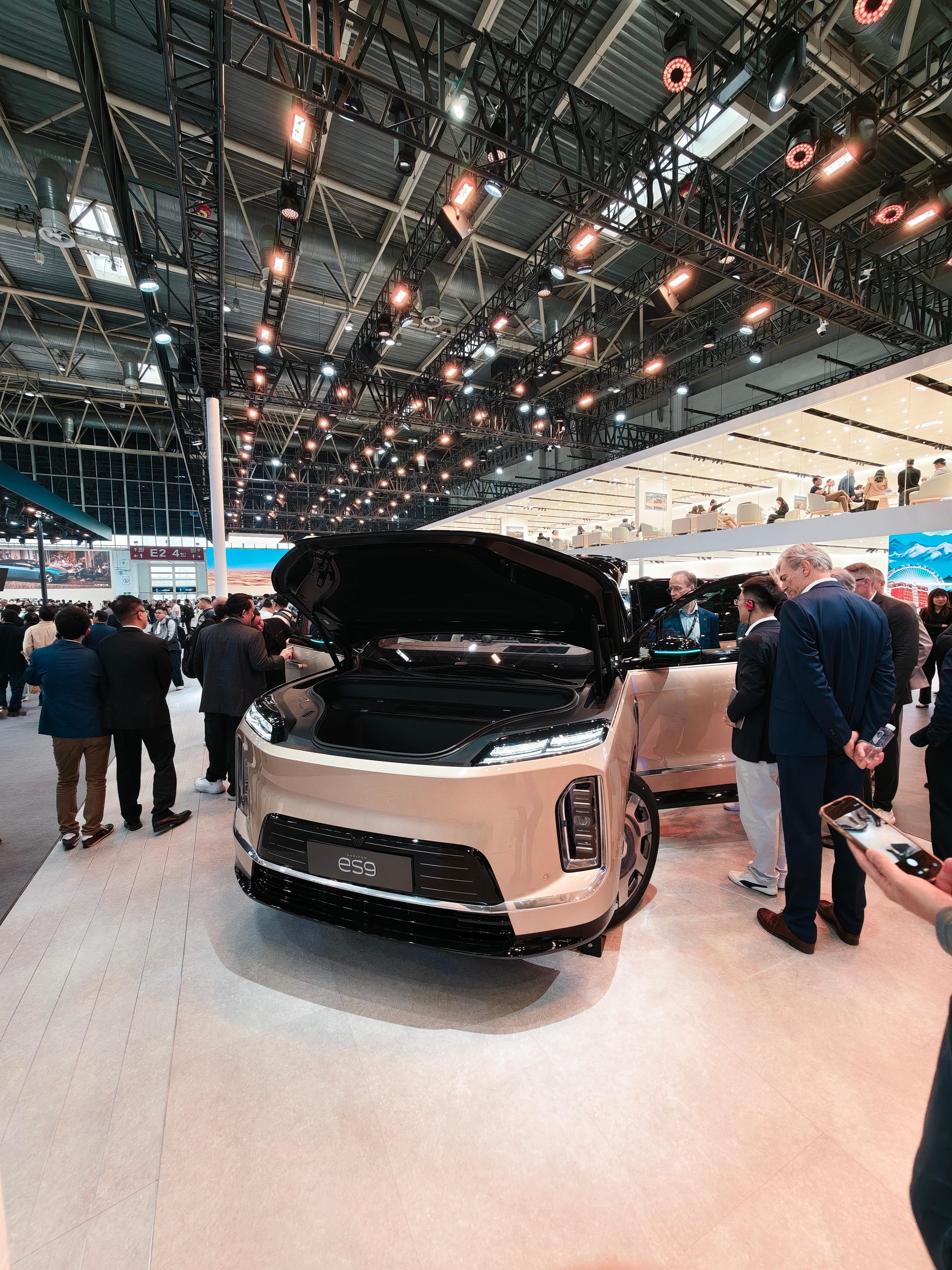 巨物感的蔚来ES9，给传统品牌的全球大佬们一些东方震撼  2026北京车展