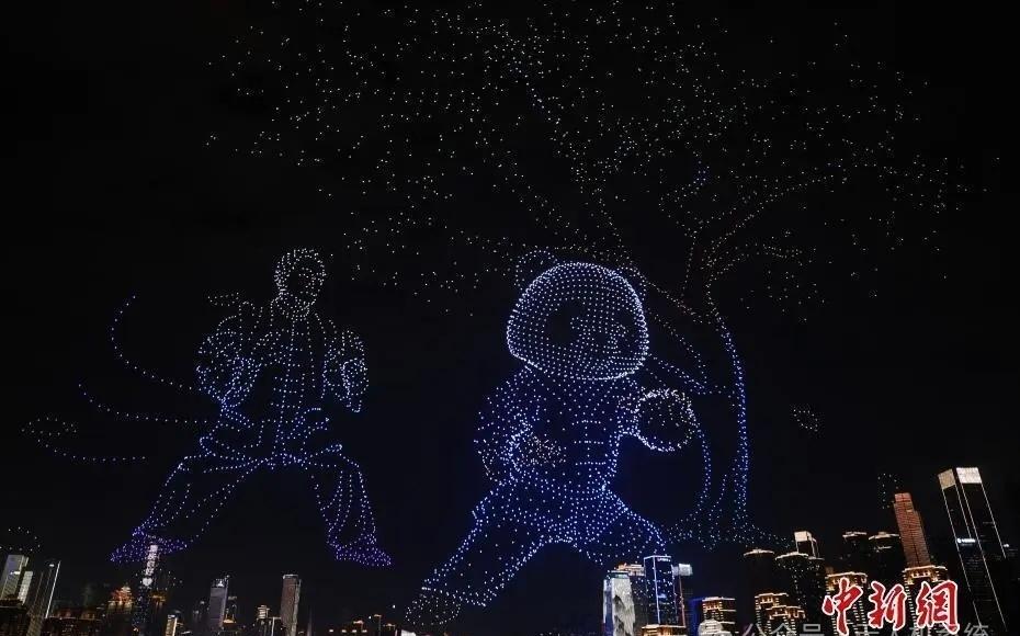 之前看到那种磅礴壮丽的风景
还想着相机拍的真好啊
后面才知道是无人机拍的
现在无