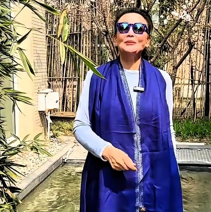 公司现在变了，大家都在想，这到底是怎么一回事。 他们有一个大计划，电商要升级，不