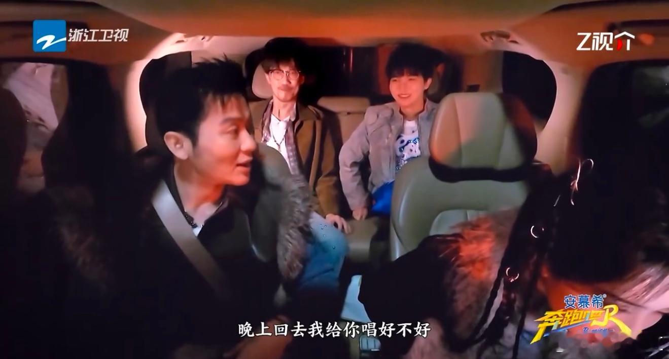 周深睡觉时的环绕声是李晨孟子义周深的“点歌诉求”刚发出，晨哥孟子义就带着环绕立体