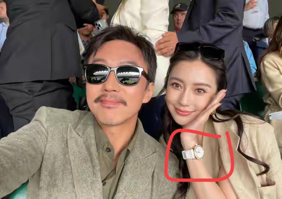 请问一下杨颖戴的白色手表是什么牌子的，非常漂亮