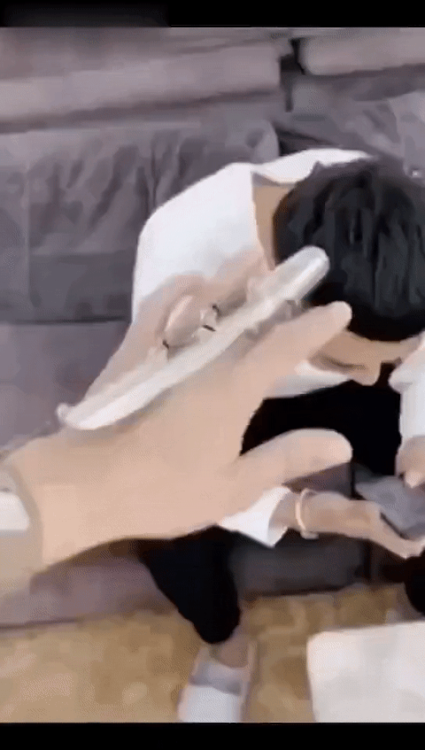 多大仇啊
这脑瓜崩的脑瓜不得嗡嗡的