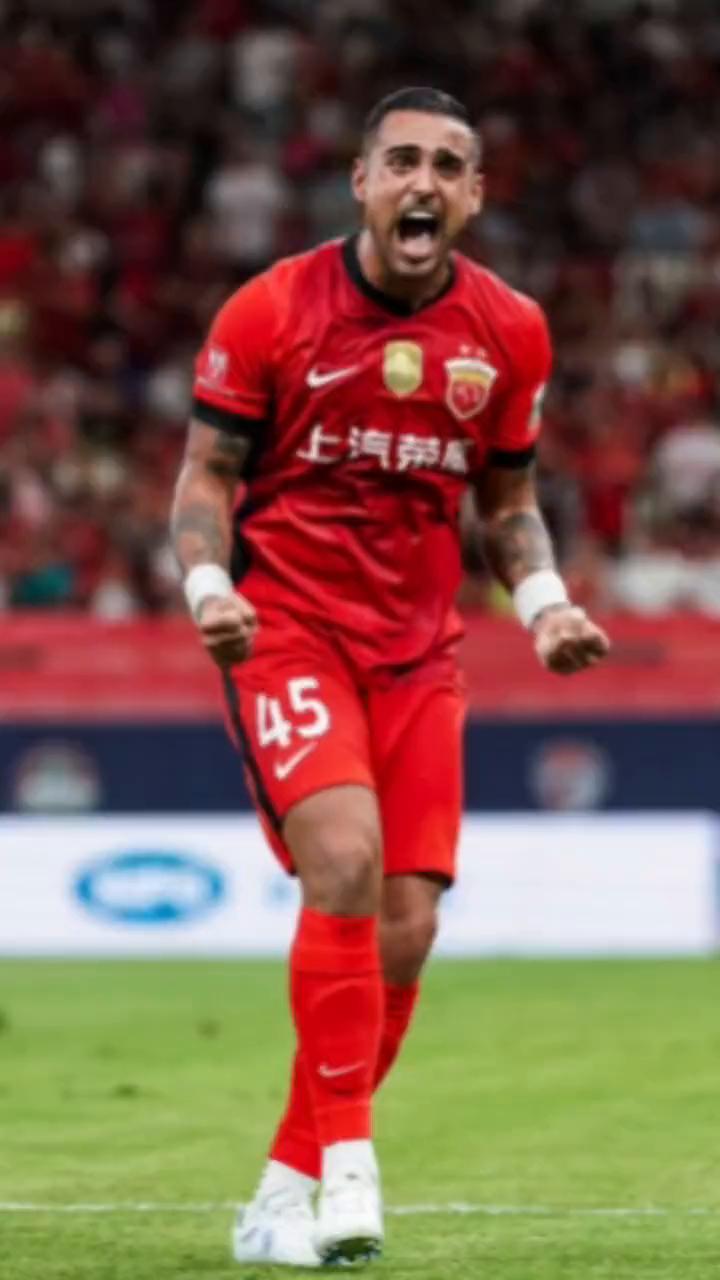 天秀！莱昂纳多面对门将出击，一记外脚背吊射破门，海港2-1反超海牛。
中超第27