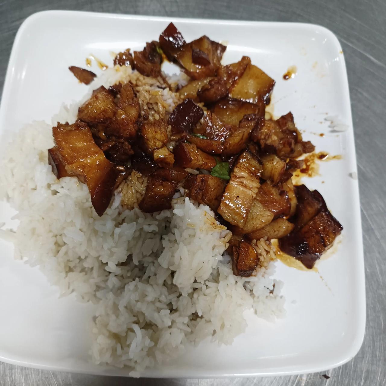有工作比没有工作幸福多了，天天吃饭不用洗碗，天天洗澡也不用洗衣服，有钱当然不用自
