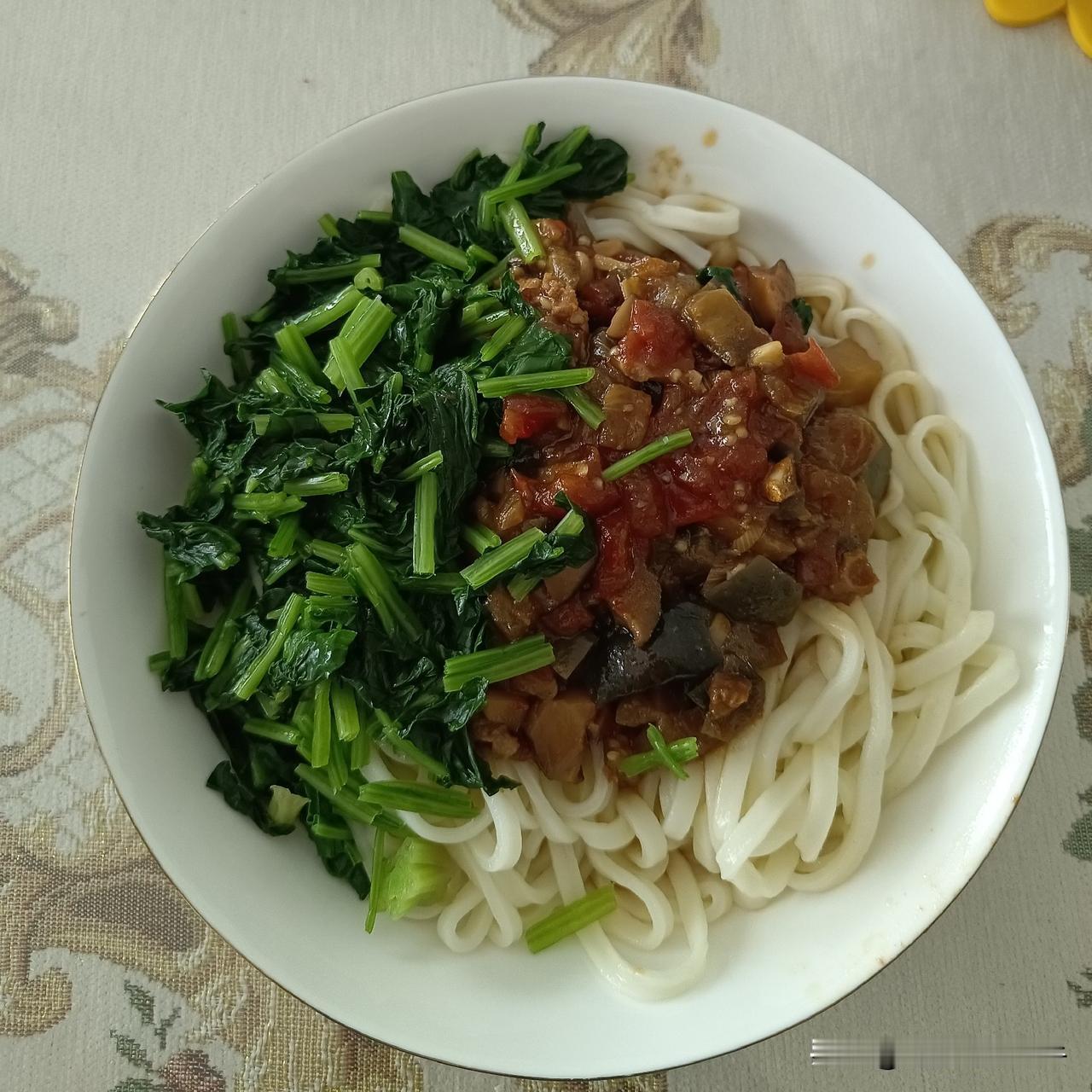 这中伏天里，热的脑瓜昏沉沉的，家里的空调几乎连轴转，但只要关了空调立马就是一身汗