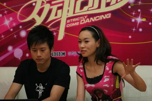 原来张杰和港姐杨思琦曾经传过绯闻，两人结缘于一档舞蹈类竞技节目，两人是搭档，后来