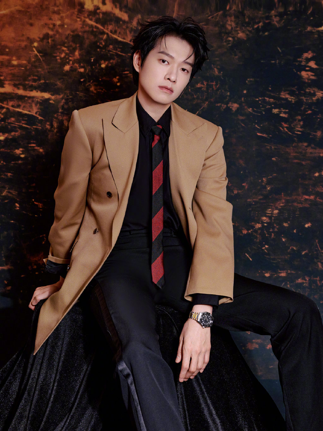 魏大勋｜2025爱奇艺尖叫之夜 来自大勋今晚爱奇艺尖叫之夜的造型图集！超季演绎了