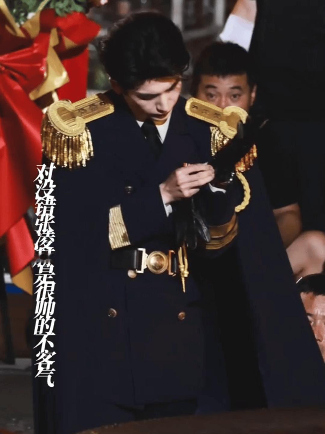 今年拍的剧男主的民国军装造型😍😍这个造型，帅的只会更帅😍😍张凌赫、陈伟霆