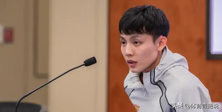 杜锋，你想要广东宏远赢球，就果断点让徐杰处理球吧。瞧你那几个外援，奎因是唯一可以