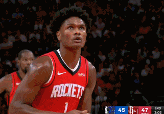 太猛了！阿门犯规第2罚打铁，自己抢进攻篮板上演空接背扣
北京时间11月4日，火箭