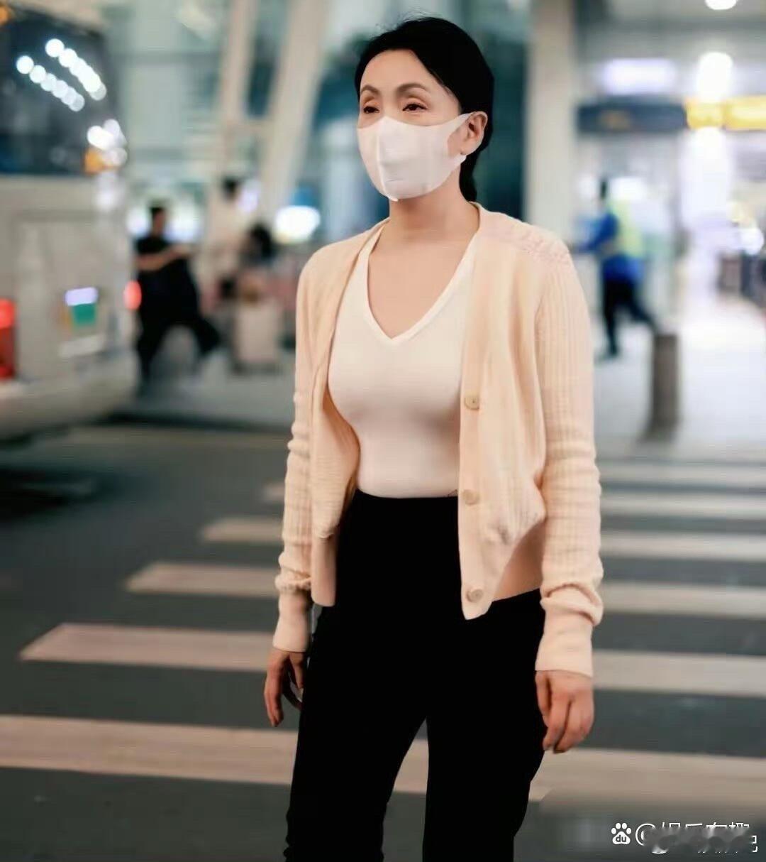 陶虹和孙莉的眼睛怎么了，凹陷这么严重，难道是手术失败了？ 