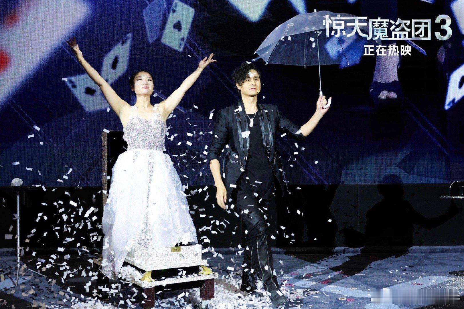 热血与深度并存！魔术炫技炸裂，替普通人出气的剧情，看完直呼“这才是魔盗团”。 