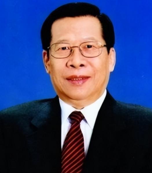 1993年，时任中央电视台台长的杨伟光，在没有上报的情况下，擅自做主在《新闻联播