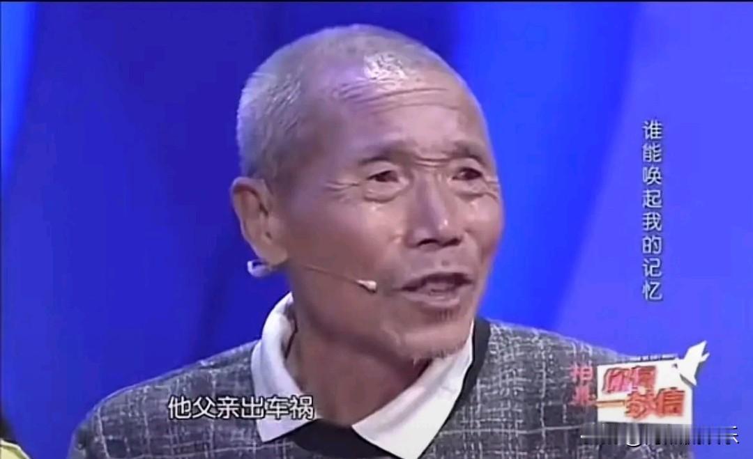 泪目！儿子死后儿媳改嫁，爷爷养不起3个孩子，无奈把最聪明的孙子送人，10年后爷孙