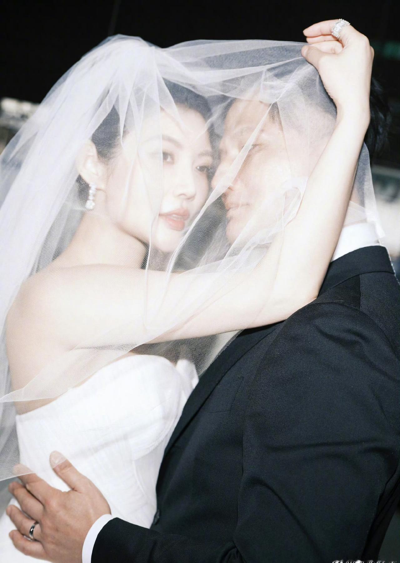 徐冬冬尹子维婚礼还有23天，真的是让人觉得很感慨啊，两个人9年的爱情，终于可以修