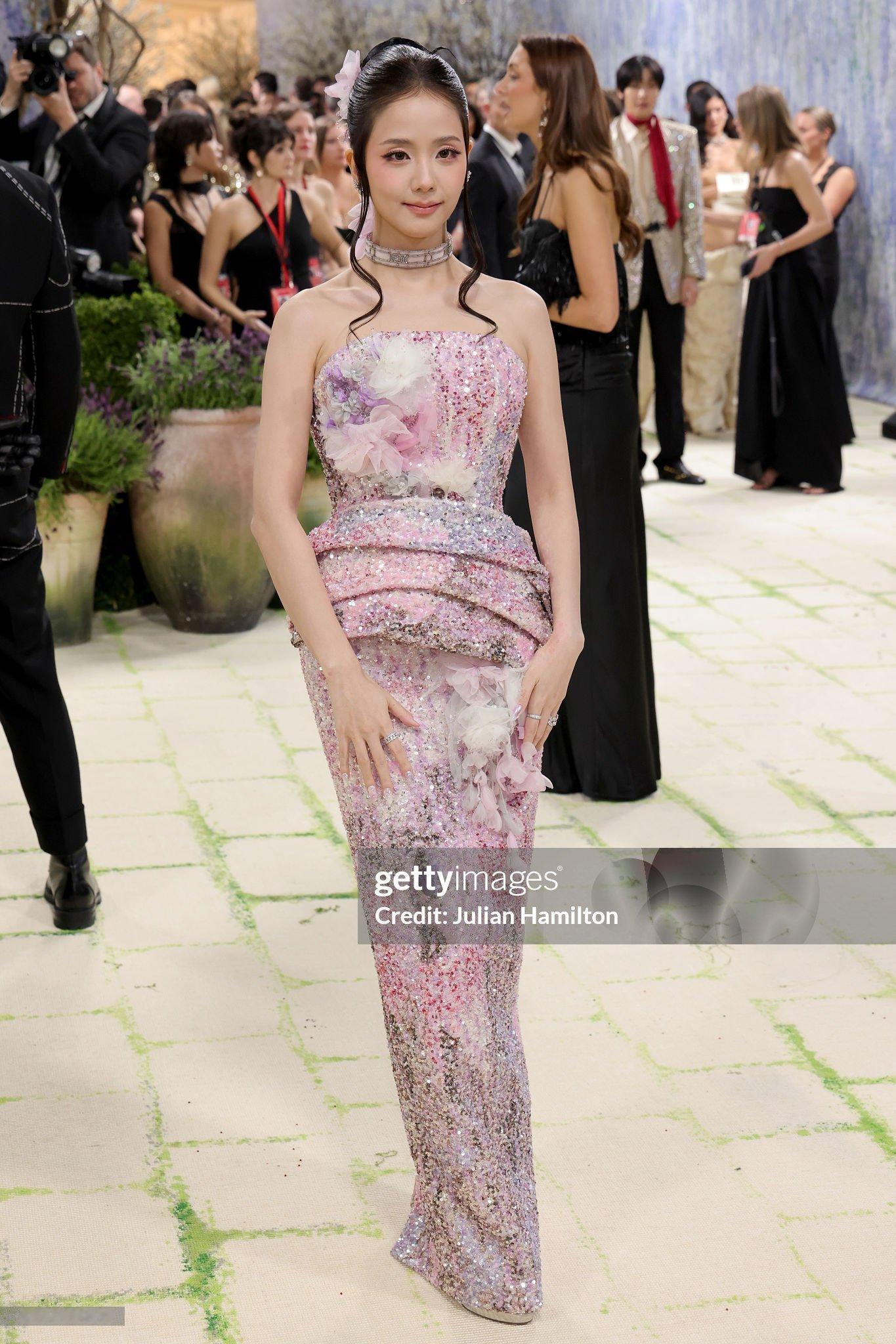 JISOO 2026 Met Gala 红毯入场G社生图金智秀