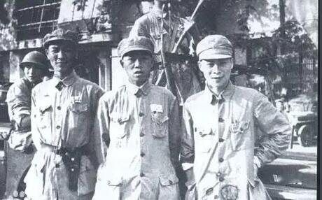 华东野战军名将陶勇，在战场上冲锋陷阵，勇猛无敌，被称为“拼命三郎”。不过，在日常