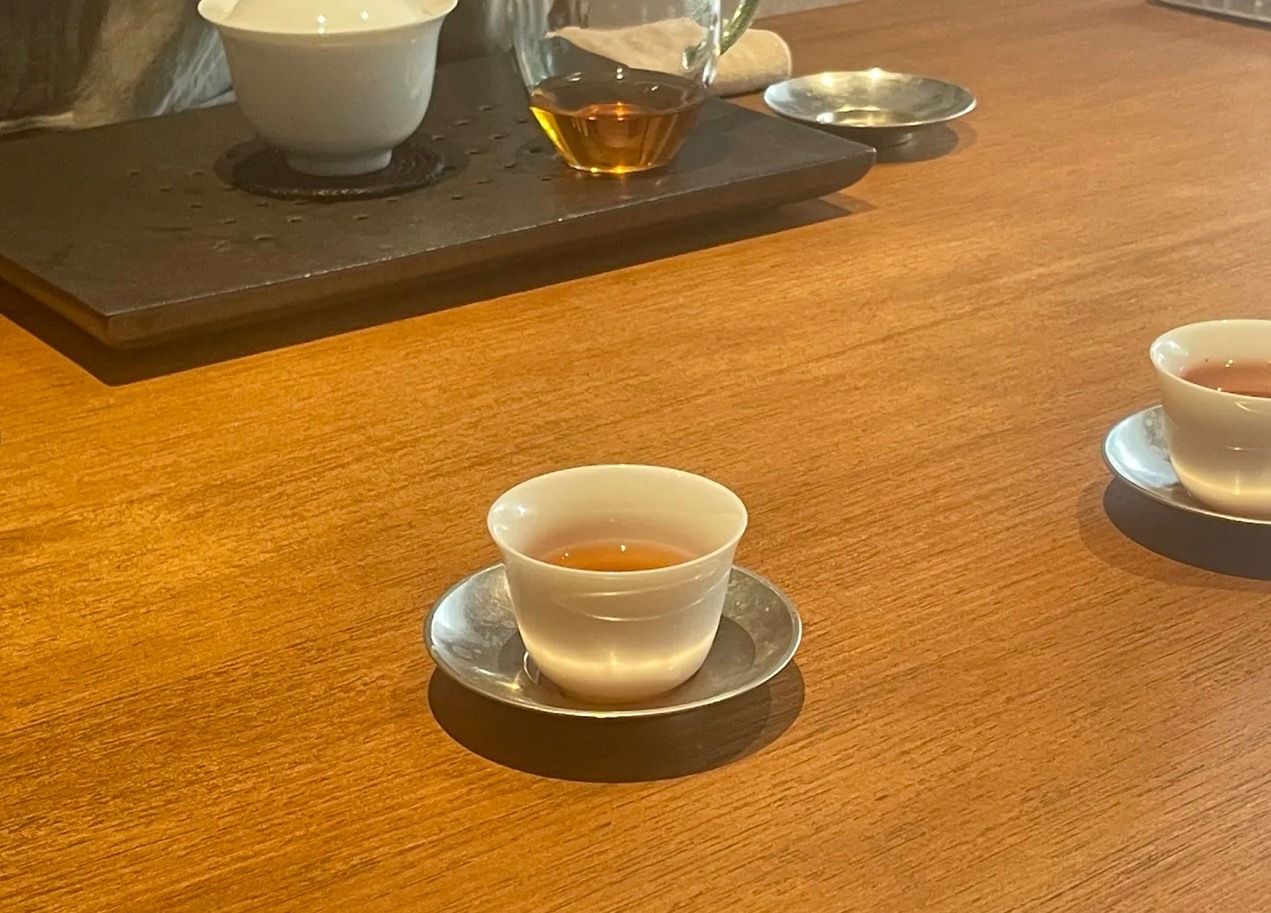 品茶赏器交友  一器一盏，慢煮时光以茶悟心，以静渡己。 