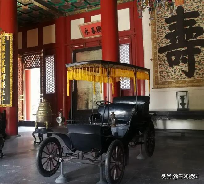 1902年，袁世凯花1万两白银给慈禧买了辆进口汽车。慈禧问了一句话："这车跑得这