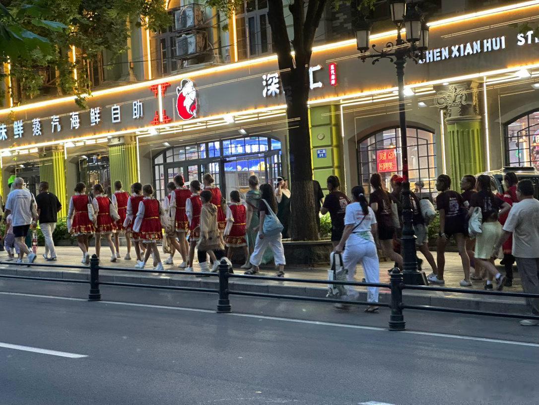 📌 北戴河满街都是俄罗斯人。 ​​​