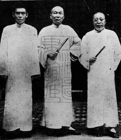 有些人，总幻想着回到民国时代，自己成为腰缠万贯的达官贵人、风流倜傥的公子哥，可以