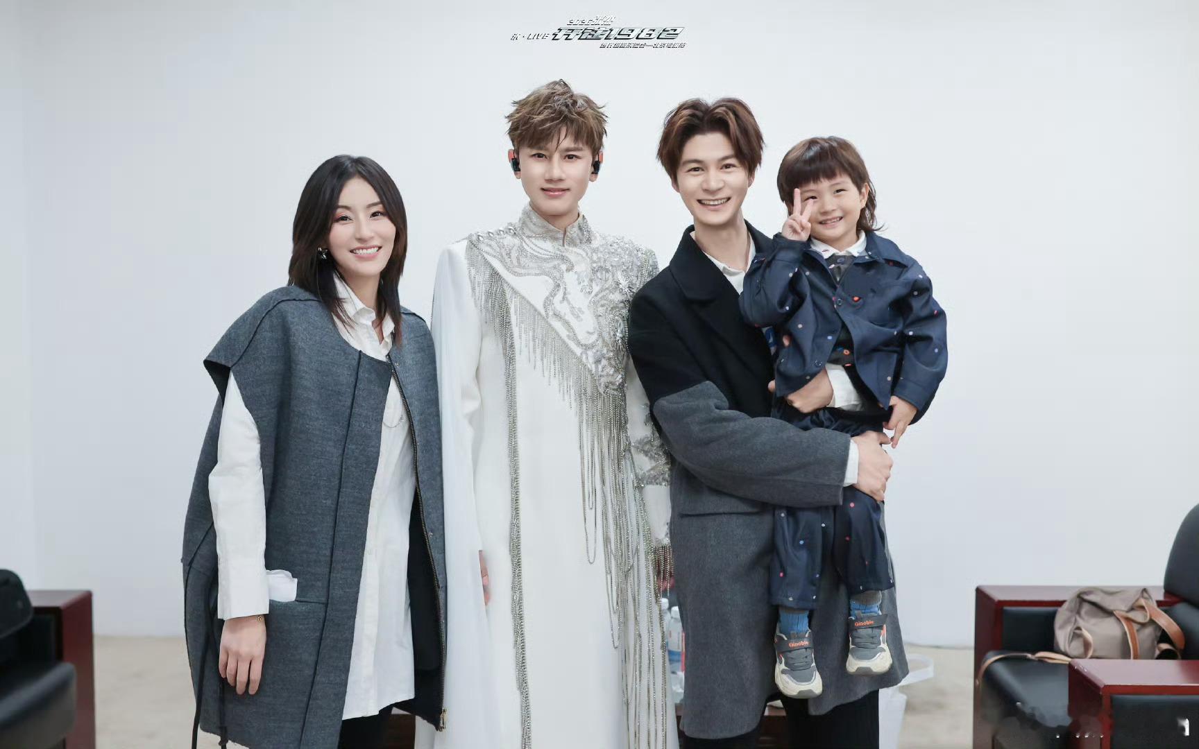 张杰演唱会变我型我秀聚会现场🎤张杰演唱会直接变《我型我秀》回忆杀修罗场!魏佳庆