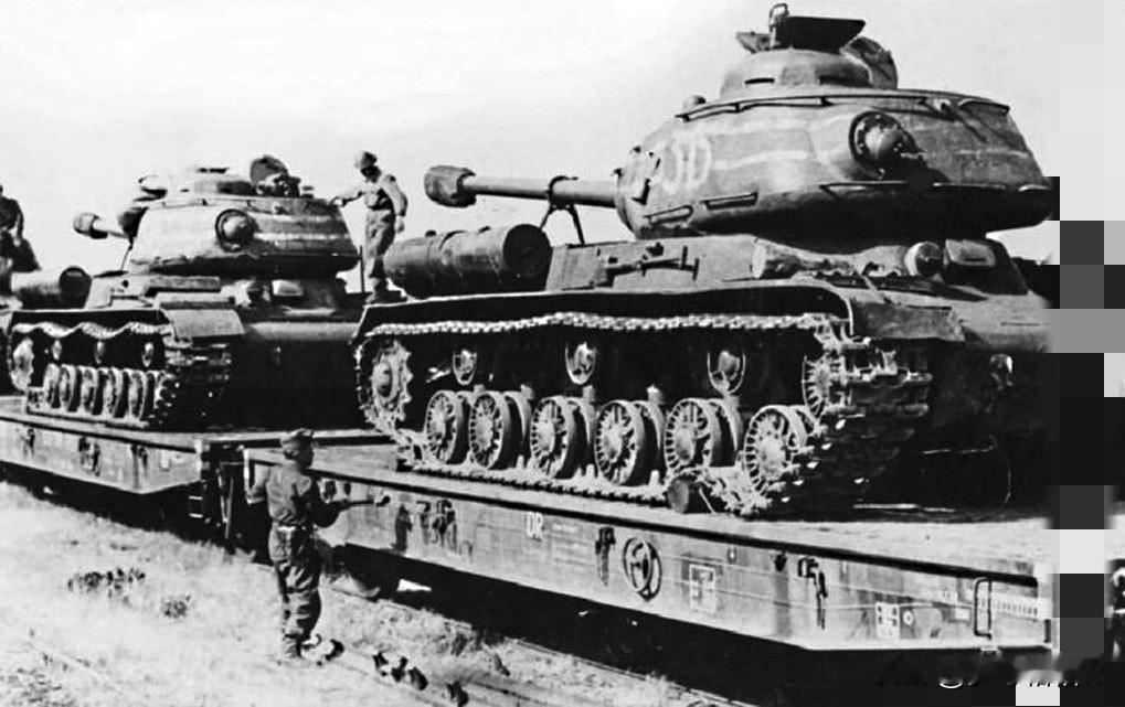 1944年3月，车里雅宾斯克坦克厂向苏联军队交付了一辆生产编号IS-122403