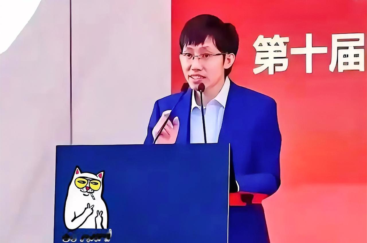 梁文锋疯了。刚拿完500亿融资，转头就把钱砸进了内蒙古一座小城——不是买楼，不是