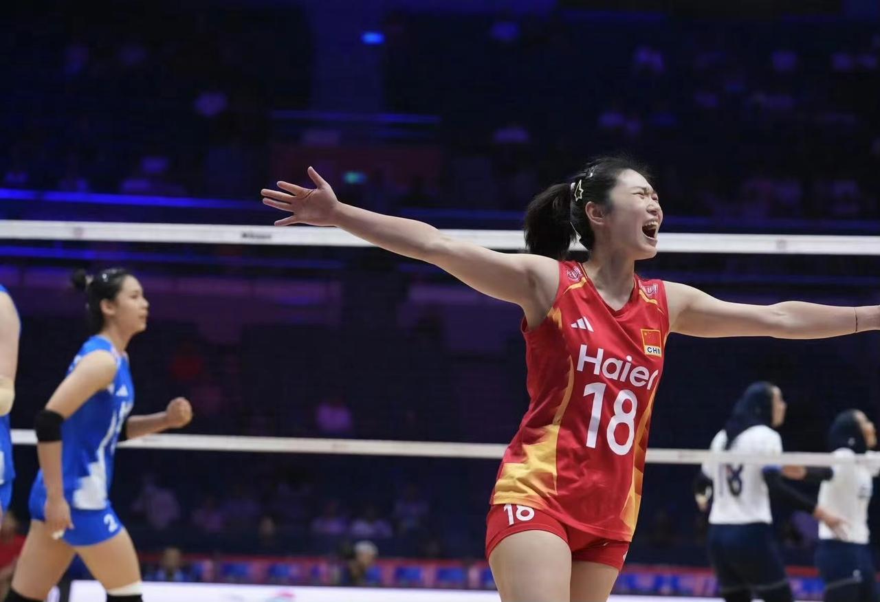 2026女排亚锦赛小组赛第二轮结束争夺，东道主中国队以大比分3-0战胜伊朗女排，