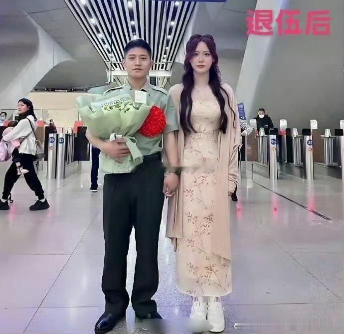 入伍和退伍，两人的气质都变了 ​​​