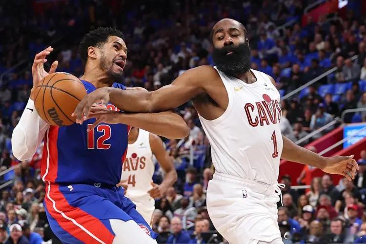 NBA  登海报！哈登30+8+6创十纪录：比肩詹皇超科比 第8次赢天王山北京时