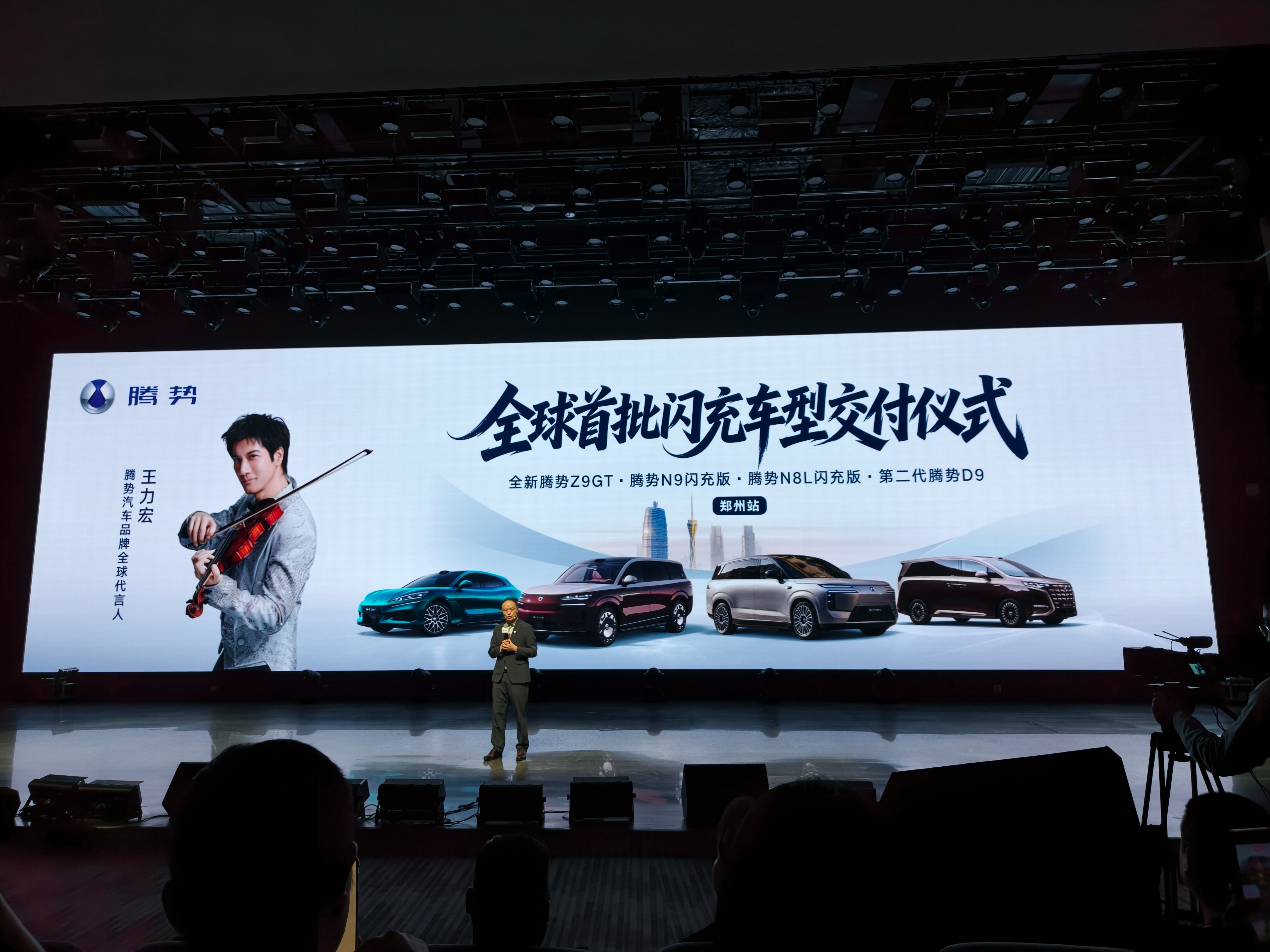 慧总亲自来交付仪式了！ 