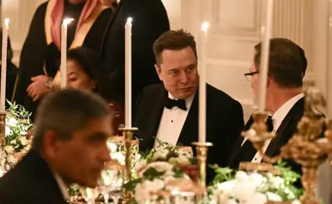 马特之恋，再也不装了，演了半年的戏终于杀青，马斯克重返白宫！特朗普一句一起发财，