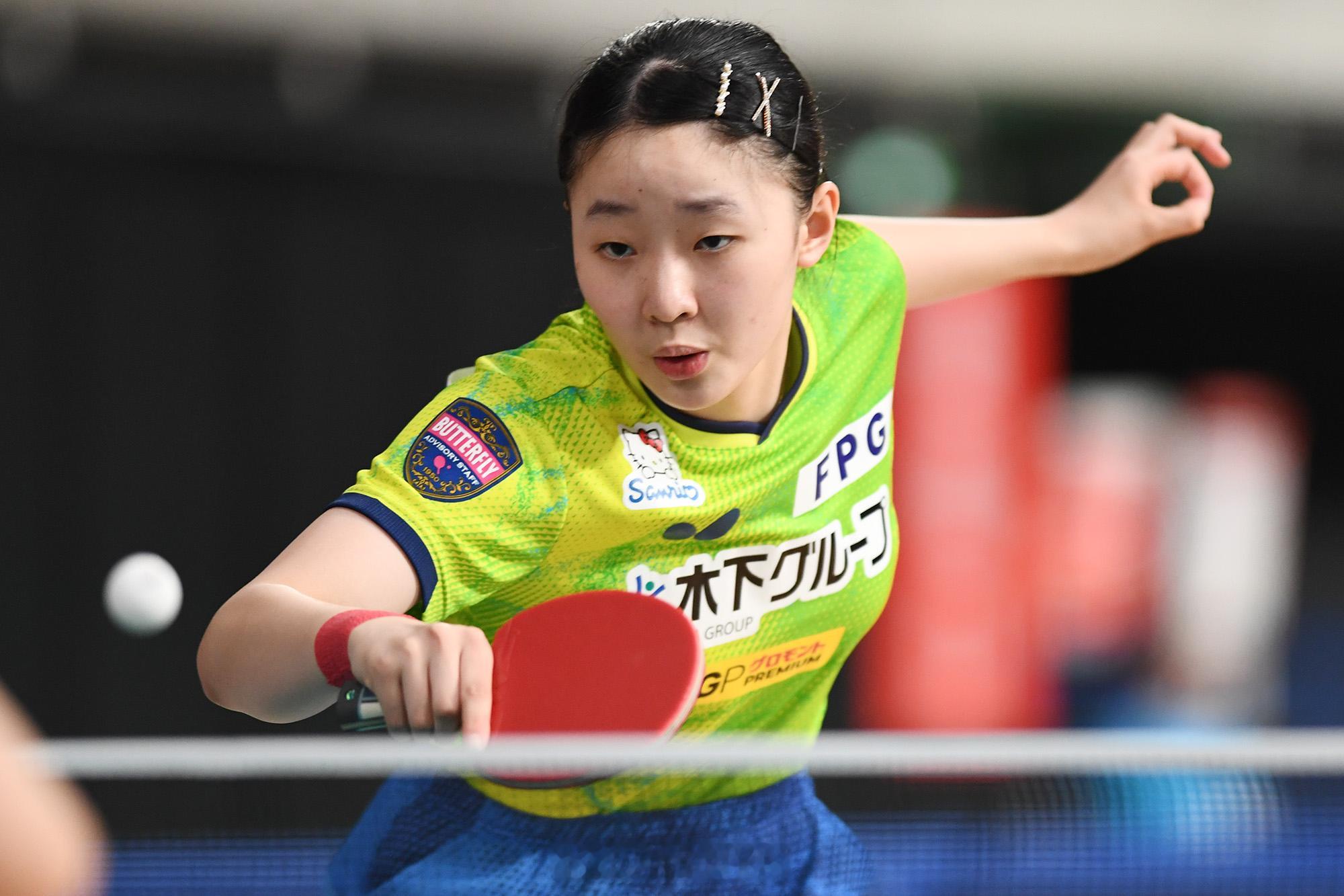 2025全日本乒乓球锦标赛  上午连续参加青少年组比赛，下午张本美和又投入到成年