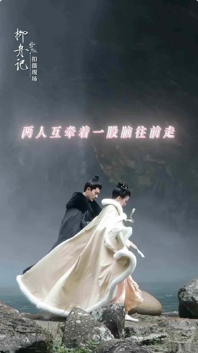 #张晚意王楚然还原瀑布挥簪# 谁家男女主能这么会？张晚意王楚然竟然还能这样还原瀑