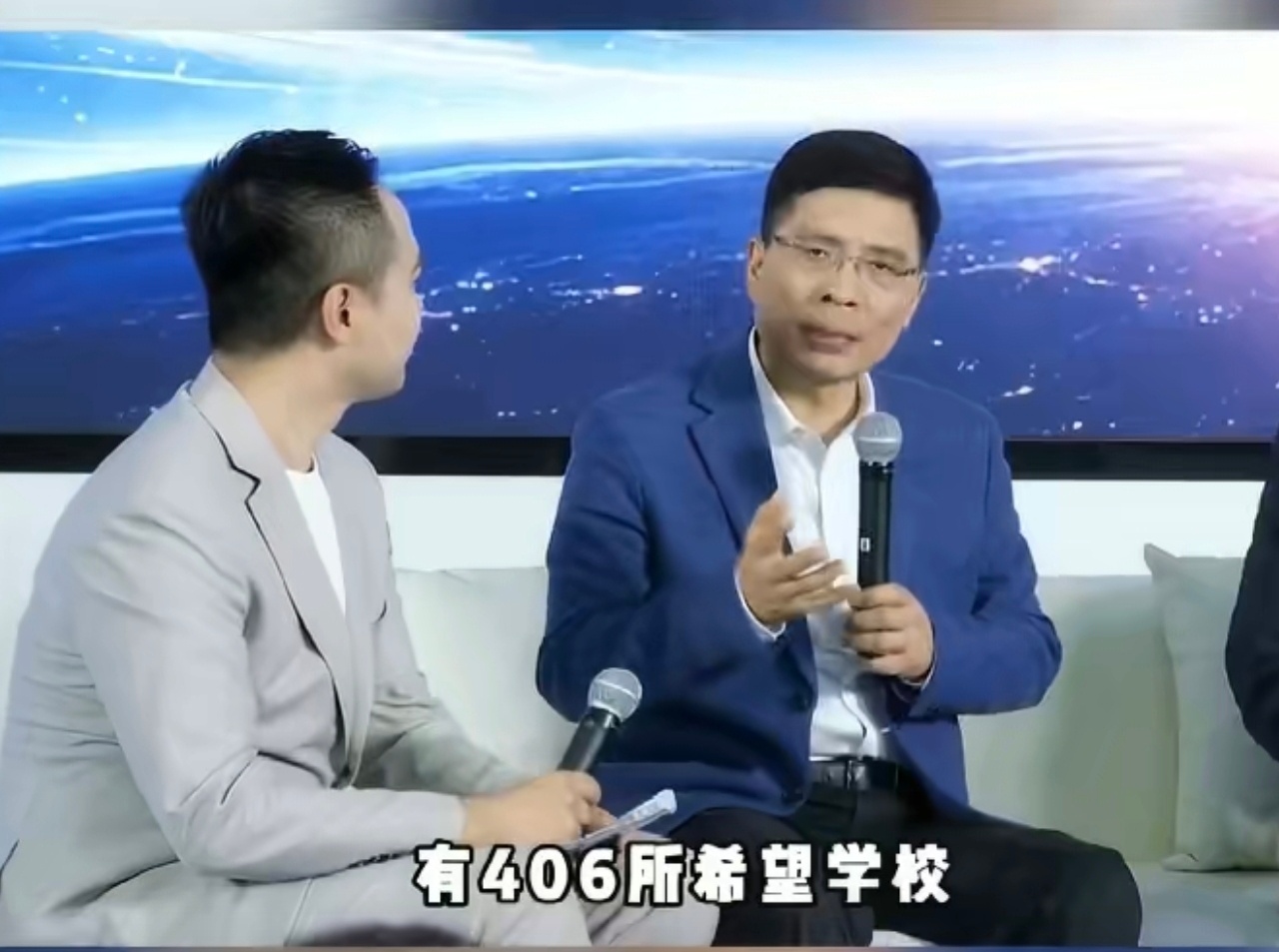周云杰分享406所希望学校背后故事 406所校园，托起了无数乡村学子的梦想。这种