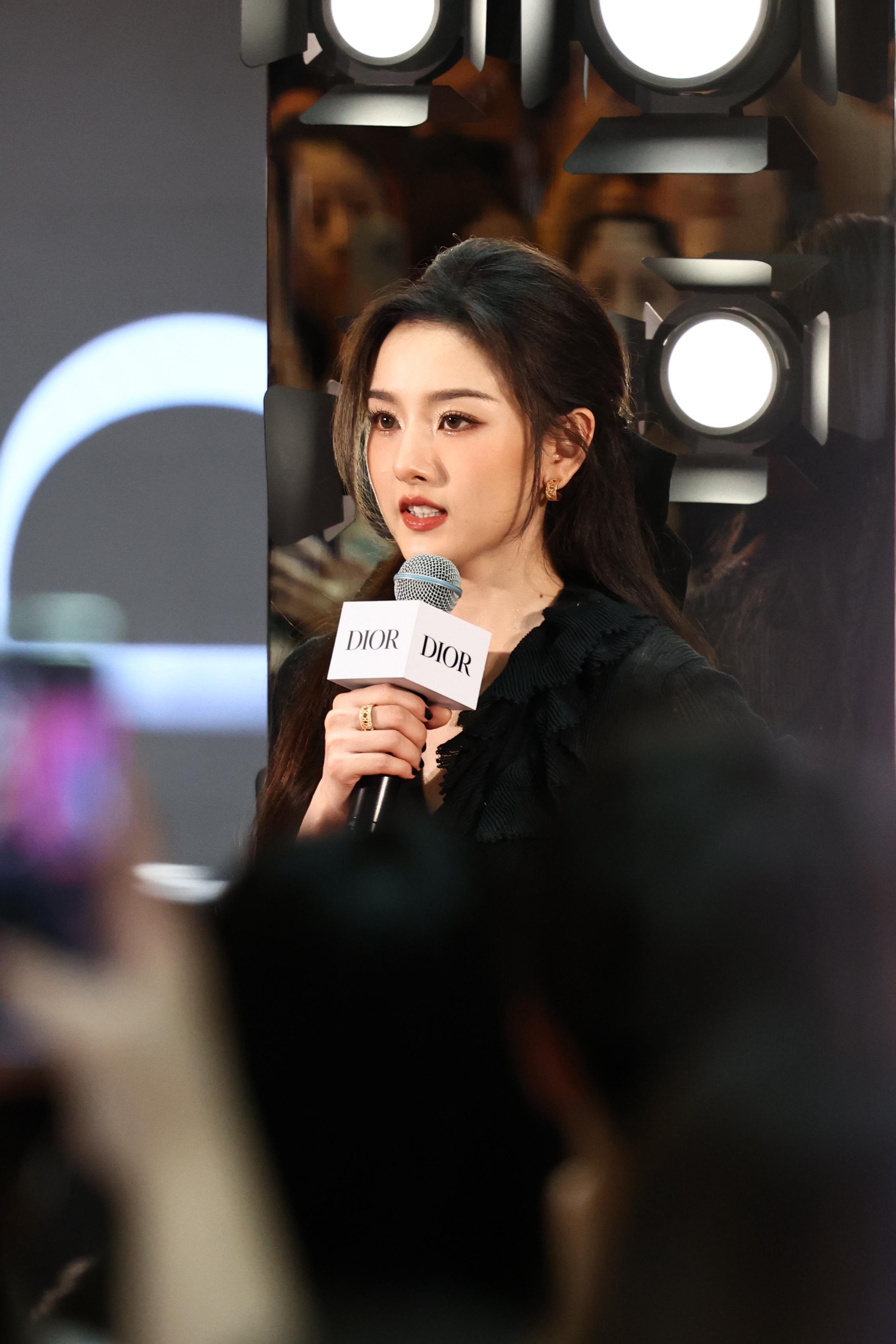 宋祖儿[超话] sze 宋祖儿南京线下活动状态 姐姐真漂亮😍（p4-9为生图直