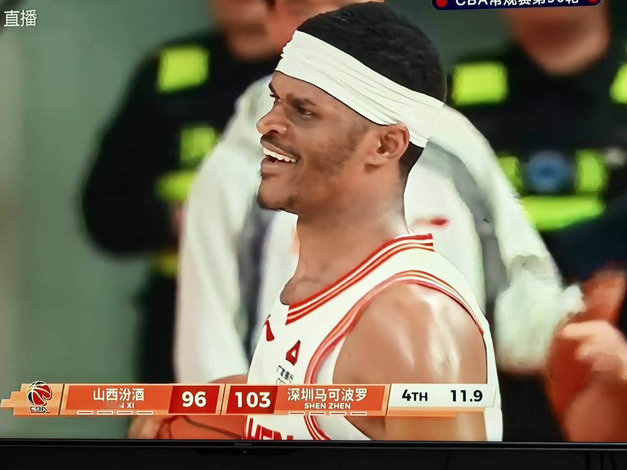 深圳豪取11连胜，
创造了球队连胜记录，
连续9场得分超100分，
最高111分