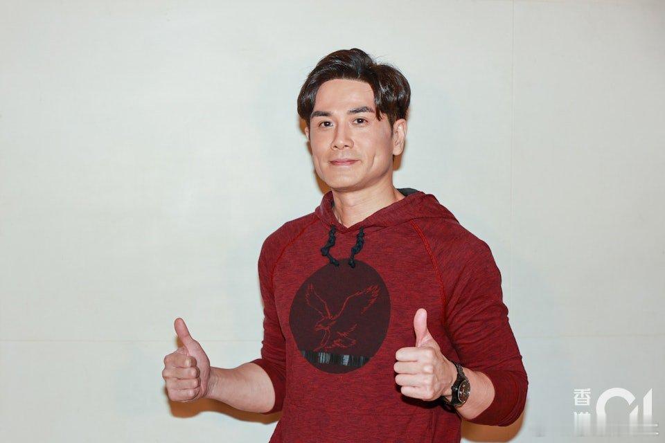 伍允龍（Philip）昨日（4日）獲邀出席參加MMA綜合格鬥盛會活動，而一向有涉
