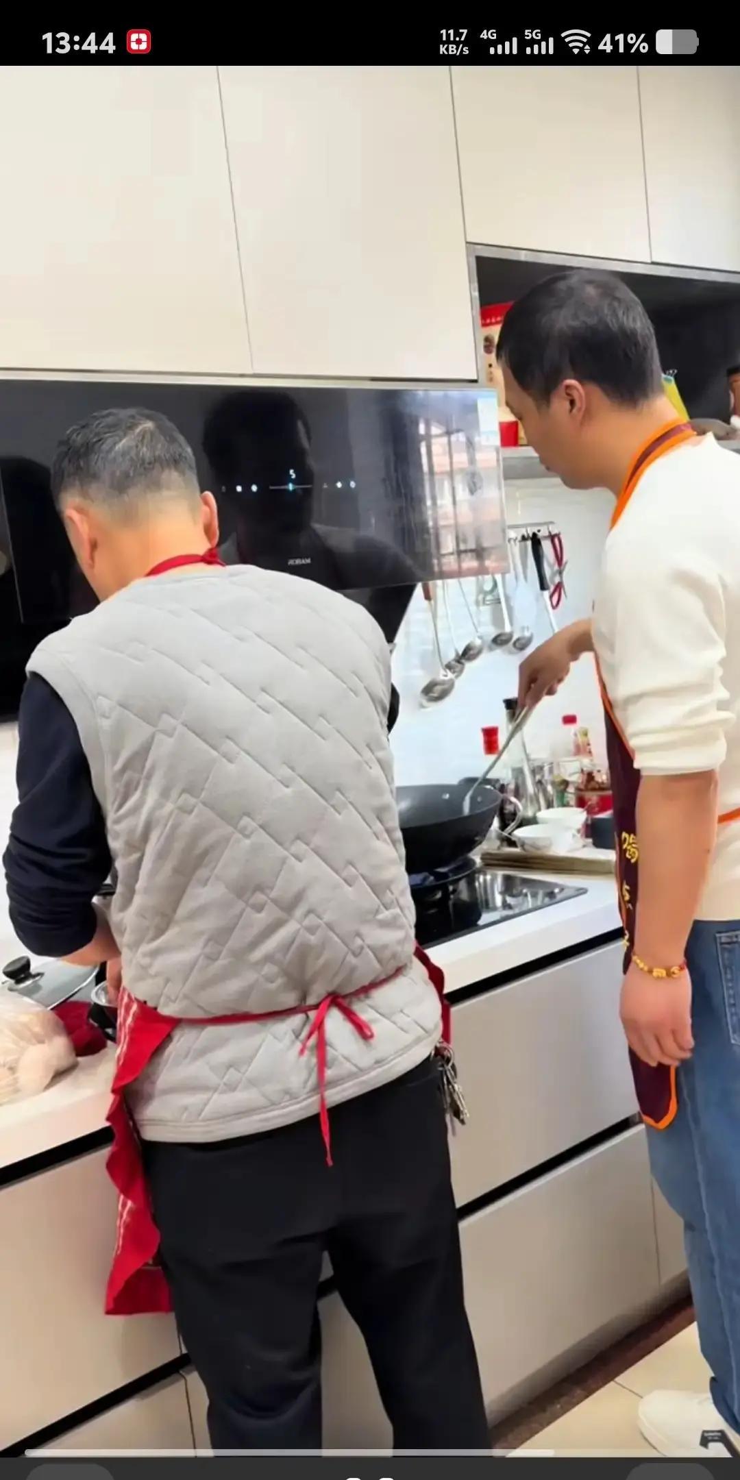 抱歉，我没搜到“甘宇翼”这个人，全网都没半点消息。

估计名字记岔了，或者压根不