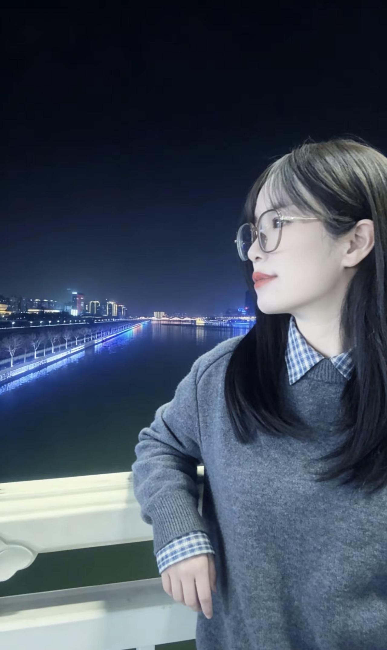 那天，迎泽大桥上，风很温柔，我也温柔。没有太多情绪，也没有太多话语，只是安安静静