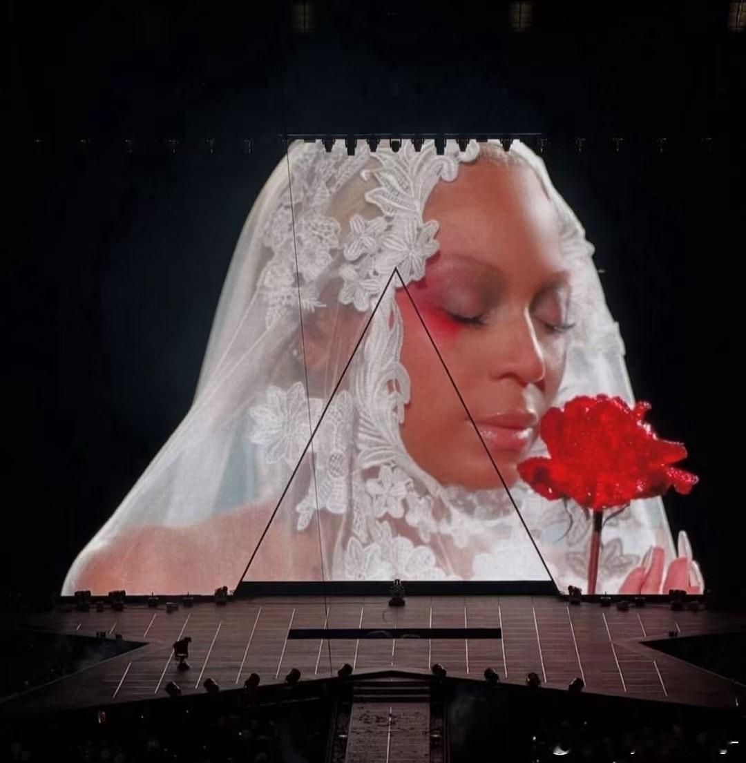 和beyonce又一次的合作[心]Beyoncé in BuerlangmaCa