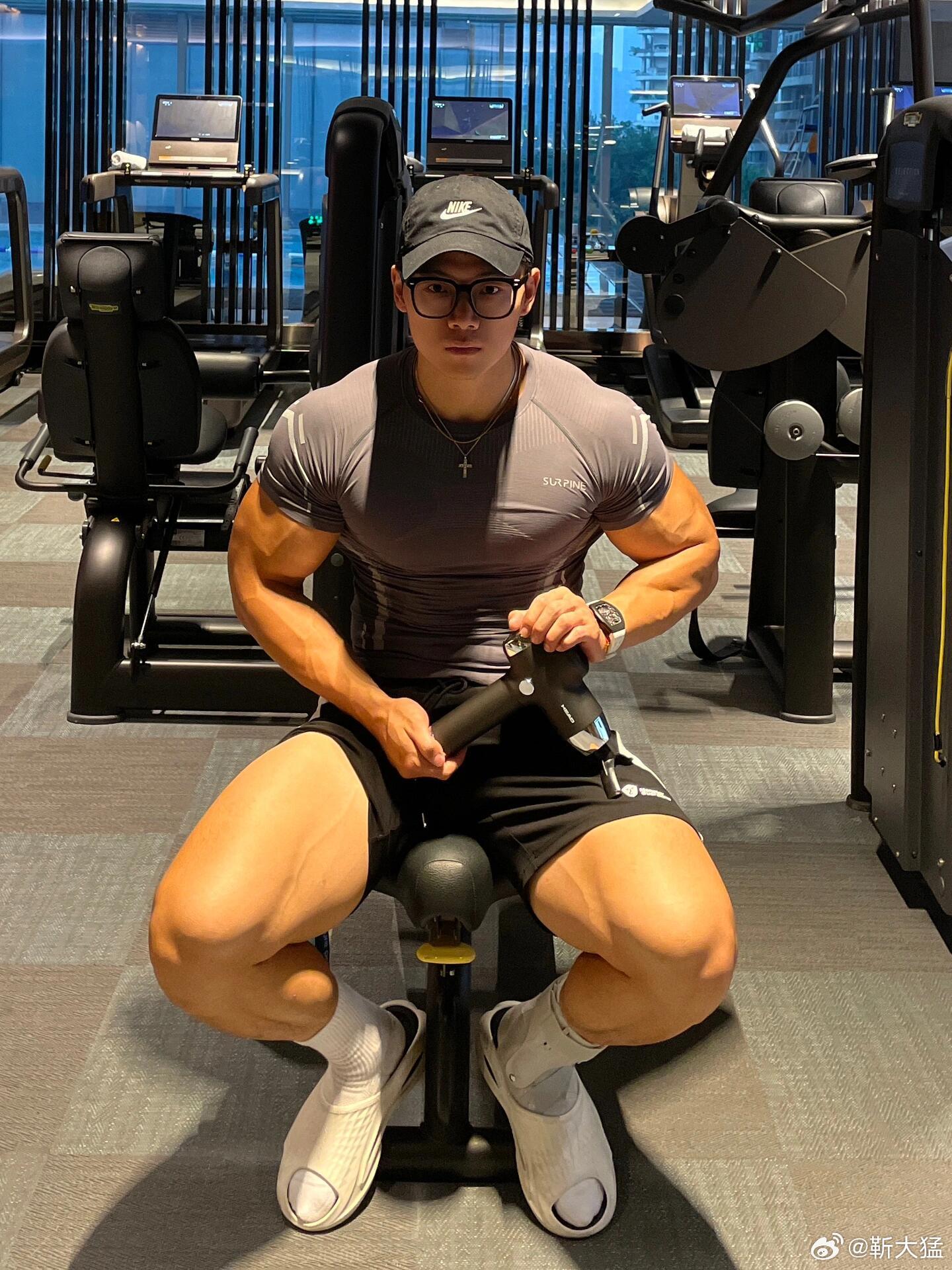 肌肉男神软软肌不可失汗水不会说谎v观体坛